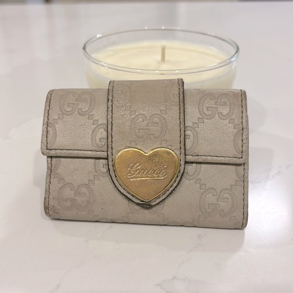 GUCCI Heart Embossed 6 Key Holder in Grey